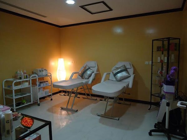 اخصائي تجميل