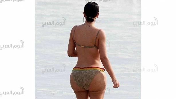 كيم كاردشان بالبكيني