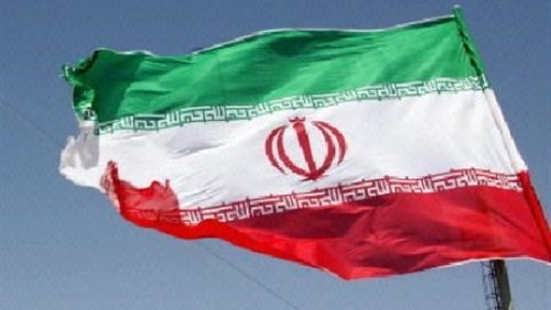 إيران تتجاهل العقوبات الأمريكية وتهدد بالرد بالمثل على قرارات ترامب