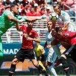 بالفيديو .. مشاجرة مجدي عبد الغني في مباراة الهلال السعودي والمريخ السوداني