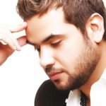 فلسطينى يرسم محمد صلاح على رمال غزة