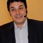 نقل الفنان عزت أبو عوف إلى المستشفى في حالة حرجة